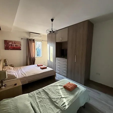 Calypso 2 Bright Modern In Paceville With Mercury View Near Restaurants And Transport Saint Julian's