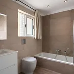Calypso 2 Bright Modern In Paceville With Mercury View Near Restaurants And Transport Appartamento *