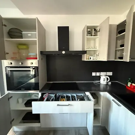 Calypso 2 Bright Modern In Paceville With Mercury View Near Restaurants And Transport Saint Julian's