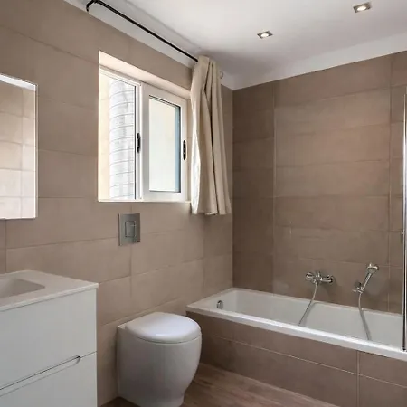 Calypso 2 Bright Modern In Paceville With Mercury View Near Restaurants And Transport Apartment *